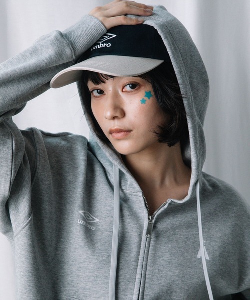 ALAND（エーランド）の「【UNISEX】ALAND×UMBRO／裏毛パーカー（パーカー・レディース・ブルー/ブラック/グレー・LARGE/SMALL）」の12枚目の写真