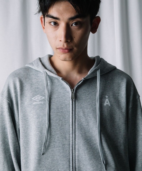 ALAND（エーランド）の「【UNISEX】ALAND×UMBRO／裏毛パーカー（パーカー・レディース・ブルー/ブラック/グレー・LARGE/SMALL）」の16枚目の写真