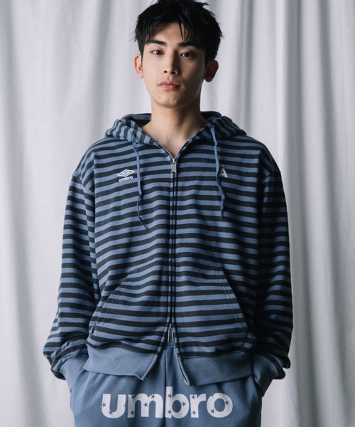 ALAND（エーランド）の「【UNISEX】ALAND×UMBRO／裏毛パーカー（パーカー・レディース・ブルー/ブラック/グレー・LARGE/SMALL）」の21枚目の写真