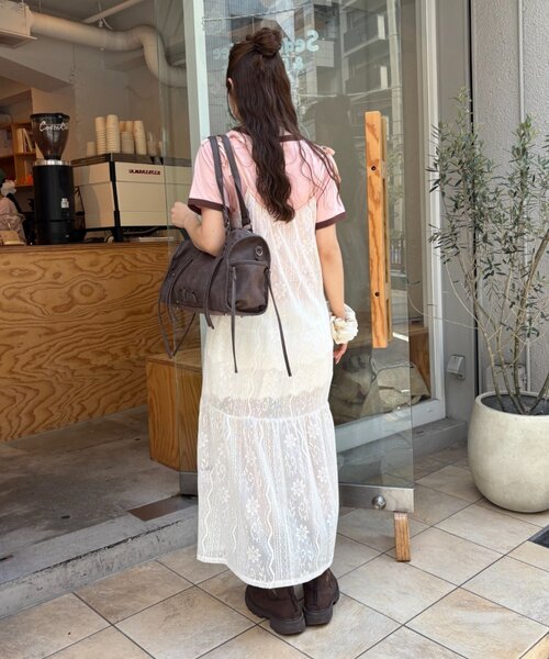 w closet(ダブルクローゼット)の「クロシェレースキャミワンピース(ワンピース・レディース・ブラック/オフホワイト・FREE)」の5枚目の写真