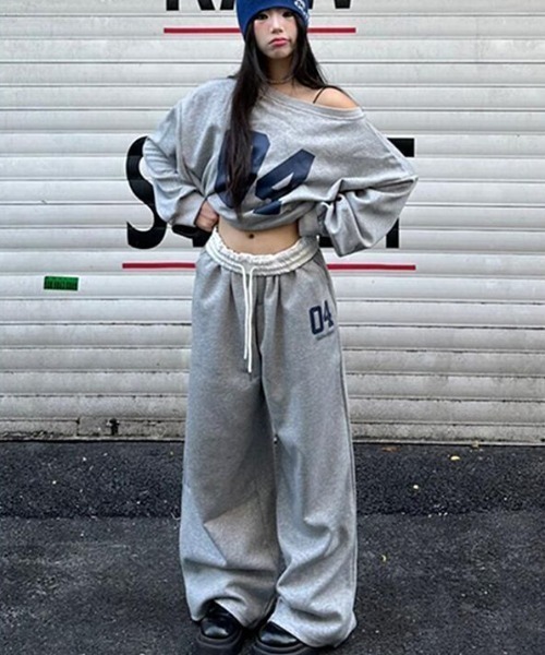SHEPP（シープ）の「【26年秋冬新作】ビッグロゴ オフショル トップス×バイカラーウエスト ワイドスウェットパンツ セットアップ（スウェット・レディース・グレー・M/L）」の9枚目の写真
