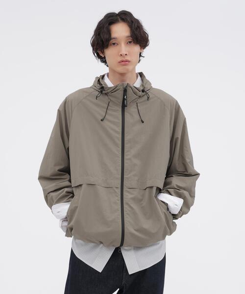 MARGARET HOWELL(マーガレットハウエル)の「RECYCLED TASLAN NYLON TAFFETA BLOUSON(ブルゾン・メンズ・ネイビー系1/ベージュ系その他4・LARGE/MEDIUM/X-LARGE)」の2枚目の写真