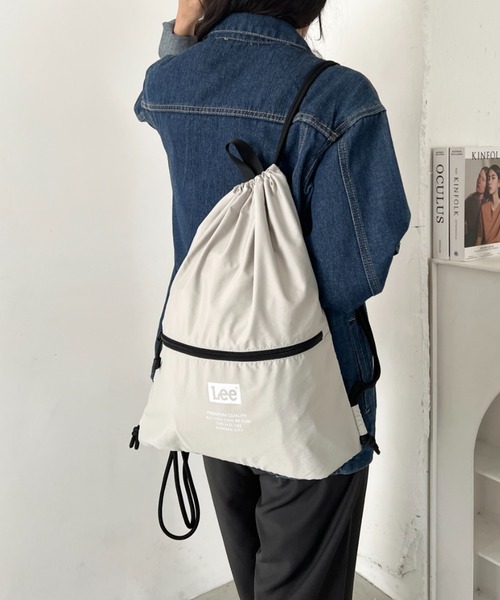 Lee(リー)の「Lee.ポリエステル ナップサック.バックパック.軽量(バックパック/リュック・レディース・ダークグレー/ブラウン/ネイビー/グレー/ブラック・FREE)」の2枚目の写真