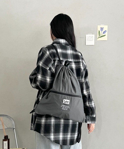 Lee(リー)の「Lee.ポリエステル ナップサック.バックパック.軽量(バックパック/リュック・レディース・ダークグレー/ブラウン/ネイビー/グレー/ブラック・FREE)」の3枚目の写真