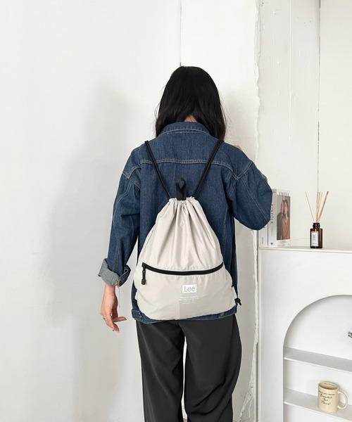 Lee(リー)の「Lee.ポリエステル ナップサック.バックパック.軽量(バックパック/リュック・レディース・ダークグレー/ブラウン/ネイビー/グレー/ブラック・FREE)」の17枚目の写真