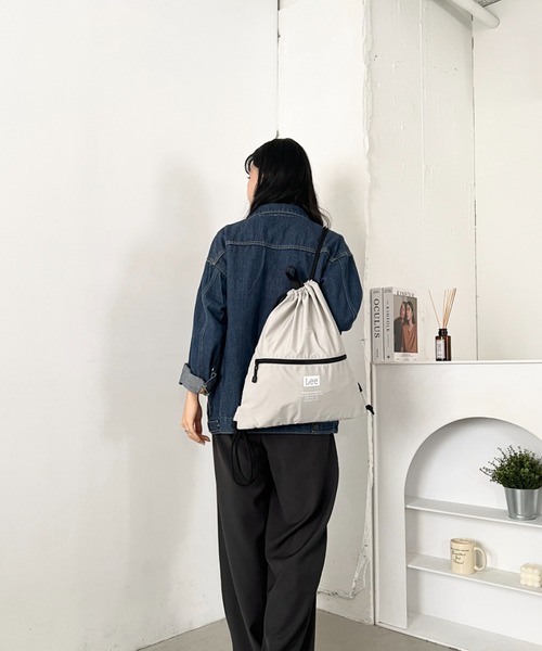 Lee(リー)の「Lee.ポリエステル ナップサック.バックパック.軽量(バックパック/リュック・レディース・ダークグレー/ブラウン/ネイビー/グレー/ブラック・FREE)」の18枚目の写真