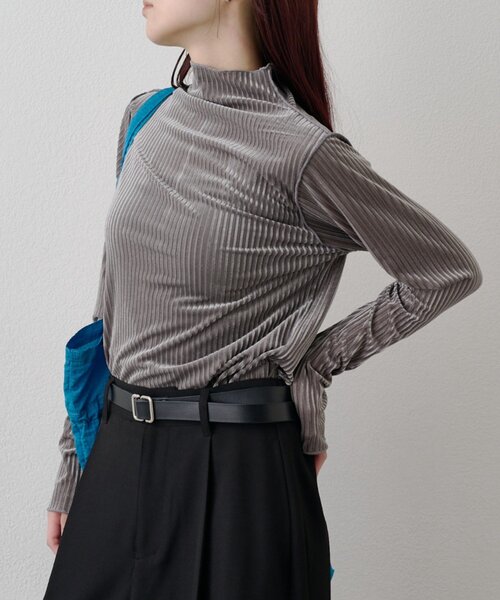COLONY 2139（コロニートゥーワンスリーナイン）の「【WEB限定】ベロアストライプボトルネック長袖プルオーバー（Tシャツ/カットソー・レディース・ピンク/ライトベージュ/モカ/ブラック/チャコールグレー・FREE）」の15枚目の写真