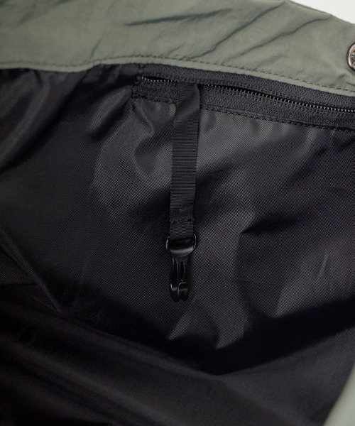 WILD THINGS（ワイルドシングス）の「大容量25L【WILD THINGS】MONSTER SHOULDER リップストップナイロン 大型ショルダーバッグ（ショルダーバッグ・レディース・ブラック/ベージュ/カーキ・ONE SIZE）」の7枚目の写真