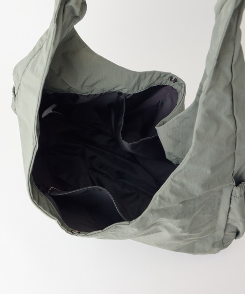WILD THINGS（ワイルドシングス）の「大容量25L【WILD THINGS】MONSTER SHOULDER リップストップナイロン 大型ショルダーバッグ（ショルダーバッグ・レディース・ブラック/ベージュ/カーキ・ONE SIZE）」の5枚目の写真
