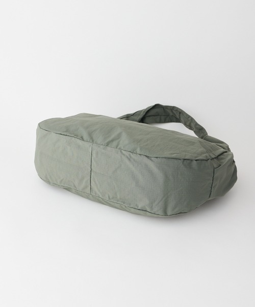 WILD THINGS（ワイルドシングス）の「大容量25L【WILD THINGS】MONSTER SHOULDER リップストップナイロン 大型ショルダーバッグ（ショルダーバッグ・レディース・ブラック/ベージュ/カーキ・ONE SIZE）」の4枚目の写真