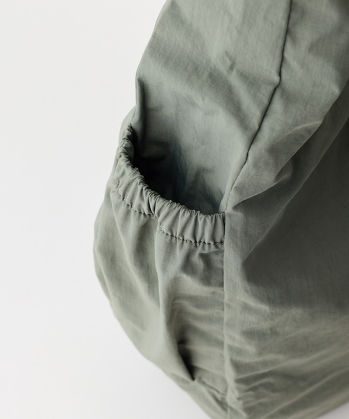 WILD THINGS（ワイルドシングス）の「大容量25L【WILD THINGS】MONSTER SHOULDER リップストップナイロン 大型ショルダーバッグ（ショルダーバッグ・レディース・ブラック/ベージュ/カーキ・ONE SIZE）」の18枚目の写真