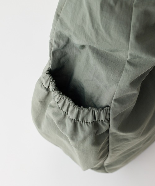 WILD THINGS（ワイルドシングス）の「大容量25L【WILD THINGS】MONSTER SHOULDER リップストップナイロン 大型ショルダーバッグ（ショルダーバッグ・レディース・ブラック/ベージュ/カーキ・ONE SIZE）」の16枚目の写真