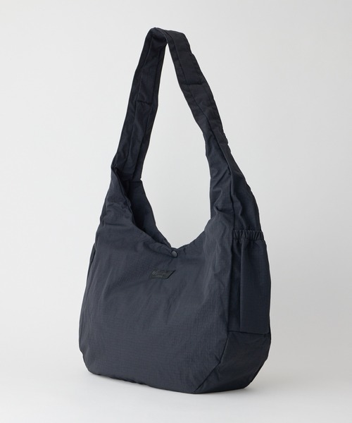 WILD THINGS（ワイルドシングス）の「大容量25L【WILD THINGS】MONSTER SHOULDER リップストップナイロン 大型ショルダーバッグ（ショルダーバッグ・レディース・ブラック/ベージュ/カーキ・ONE SIZE）」の14枚目の写真