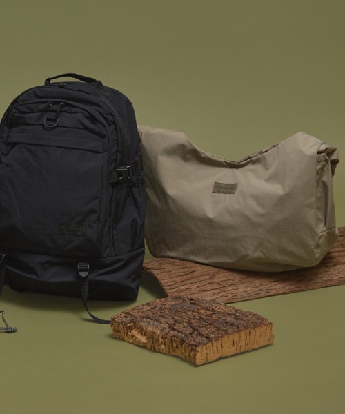 WILD THINGS（ワイルドシングス）の「大容量25L【WILD THINGS】MONSTER SHOULDER リップストップナイロン 大型ショルダーバッグ（ショルダーバッグ・レディース・ブラック/ベージュ/カーキ・ONE SIZE）」の20枚目の写真