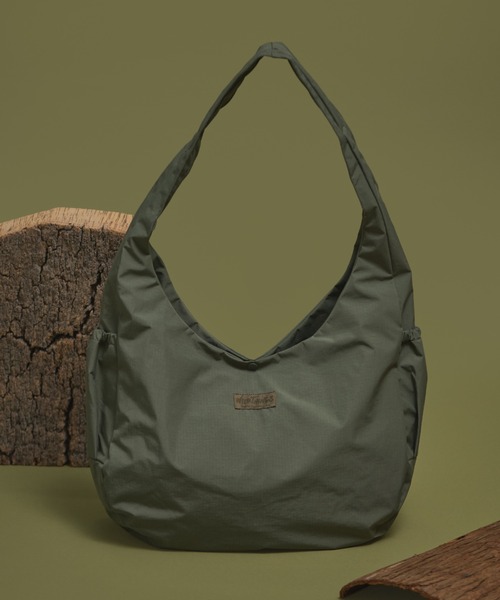 WILD THINGS（ワイルドシングス）の「大容量25L【WILD THINGS】MONSTER SHOULDER リップストップナイロン 大型ショルダーバッグ（ショルダーバッグ・レディース・ブラック/ベージュ/カーキ・ONE SIZE）」の21枚目の写真