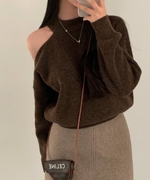 ニットオフショルダートップス