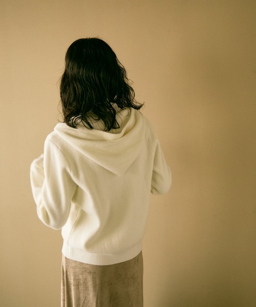 Lutim by u(ルチバイユー)の「フードニットジップアップ(Tシャツ/カットソー・レディース・オフホワイト/ブラウン/ライトグレー/チャコールグレー/ナチュラル・FREE)」の15枚目の写真