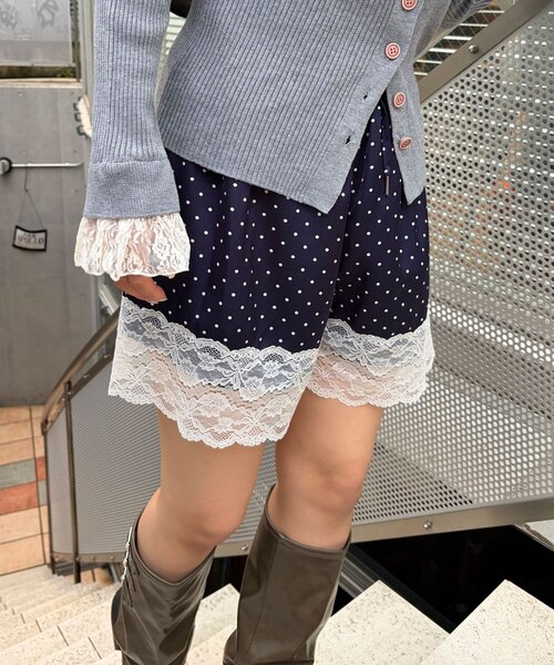 CIAOPANIC(チャオパニック)の「配色レースヘムサテンドットショートパンツ(その他パンツ・レディース・ネイビー/ブラウン/アイボリー・ONE SIZE)」の3枚目の写真
