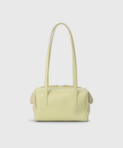 LOOKAST（ルックキャスト）の「フェイレザーショルダーバッグ / FAYE LEATHER SHOULDER BAG_2colors（ショルダーバッグ・レディース・ブラック/ライトイエロー・ONE SIZE）」の3枚目の写真