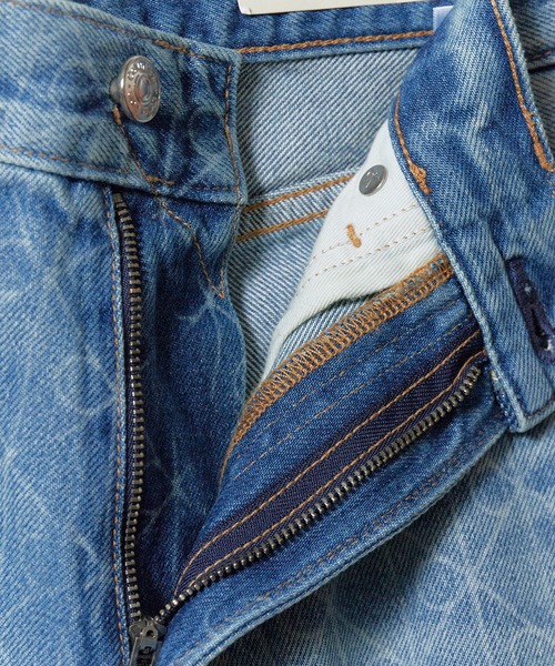 Calvin Klein(カルバン・クライン)の「Calvin Klein/カルバンクライン 90S STRAIGHT BOULEVARD BLUES デニムパンツ ストレートシルエット ブランドロゴ フルレングス ボトム 2026年秋冬 秋服冬服(デニムパンツ・メンズ・ライトブルー・32inch/30inch/34inch)」の6枚目の写真