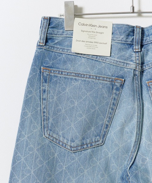 Calvin Klein(カルバン・クライン)の「Calvin Klein/カルバンクライン 90S STRAIGHT BOULEVARD BLUES デニムパンツ ストレートシルエット ブランドロゴ フルレングス ボトム 2026年秋冬 秋服冬服(デニムパンツ・メンズ・ライトブルー・32inch/30inch/34inch)」の4枚目の写真