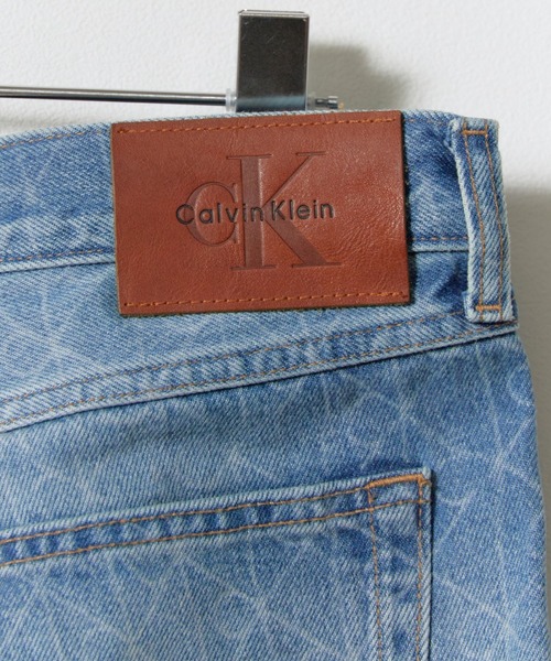 Calvin Klein(カルバン・クライン)の「Calvin Klein/カルバンクライン 90S STRAIGHT BOULEVARD BLUES デニムパンツ ストレートシルエット ブランドロゴ フルレングス ボトム 2026年秋冬 秋服冬服(デニムパンツ・メンズ・ライトブルー・32inch/30inch/34inch)」の3枚目の写真