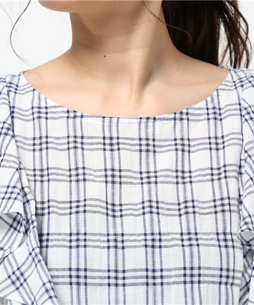 LIMITLESS LUXURY（リミットレスラグジュアリー）の「ラッフルブラウス◆（シャツ/ブラウス・レディース・ホワイト/ネイビー/ブルー系その他・FREE）」の4枚目の写真