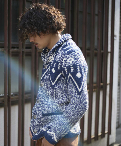 Denime（ドゥニーム）の「オルテガ柄ショールカラーカーディガン（カーディガン/ボレロ・メンズ・ブルー系その他/ブラック系その他/ベージュ系その他・MEDIUM/LARGE/X-LARGE）」の3枚目の写真