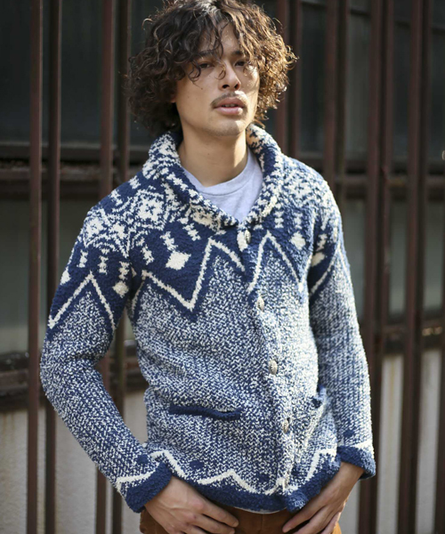 Denime（ドゥニーム）の「オルテガ柄ショールカラーカーディガン（カーディガン/ボレロ・メンズ・ブルー系その他/ブラック系その他/ベージュ系その他・MEDIUM/LARGE/X-LARGE）」の6枚目の写真