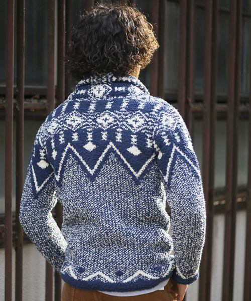 Denime（ドゥニーム）の「オルテガ柄ショールカラーカーディガン（カーディガン/ボレロ・メンズ・ブルー系その他/ブラック系その他/ベージュ系その他・MEDIUM/LARGE/X-LARGE）」の7枚目の写真