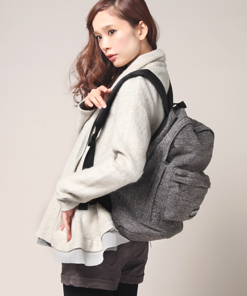 alcali(アルカリ)の「OUTDOOR×alcali / alcali別注 ツイードバックパック(バックパック/リュック・レディース・ブラック/グレー/その他・FREE)」の1枚目の写真