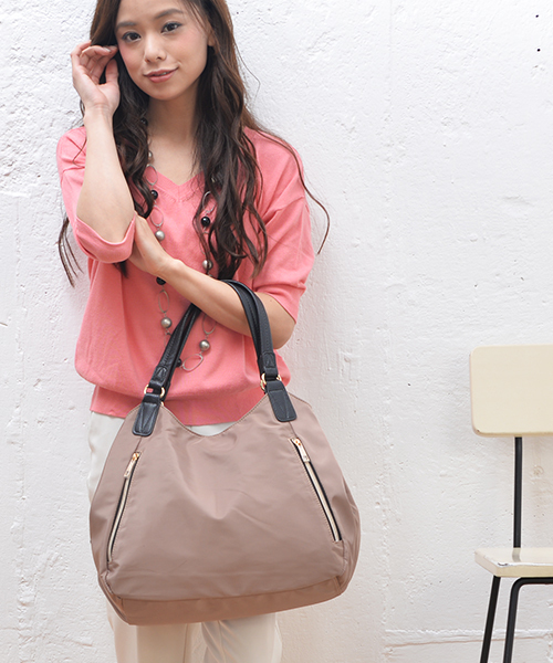 Rename（リネーム）の「Rename 軽量 ゴールドファスナー 高密度 ナイロン トートバッグ（トートバッグ・レディース・ネイビー/カーキ/ブラック/ベージュ/ブラック系その他/グレー/ライトベージュ/モカ/グレイッシュベージュ・FREE）」の16枚目の写真