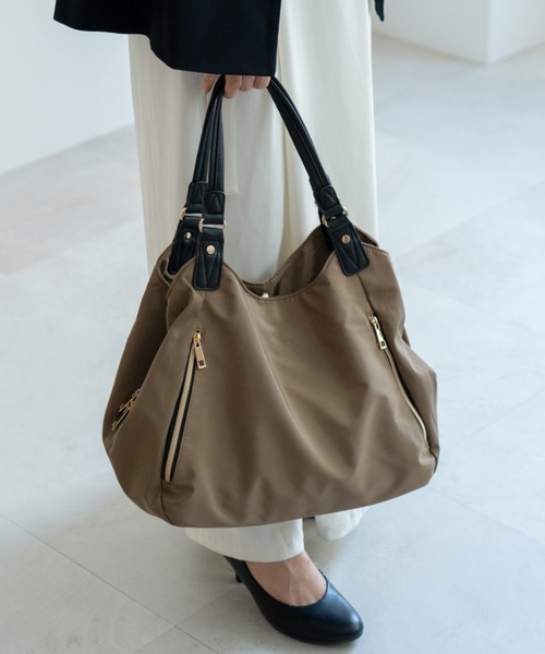 Rename（リネーム）の「Rename 軽量 ゴールドファスナー 高密度 ナイロン トートバッグ（トートバッグ・レディース・ネイビー/カーキ/ブラック/ベージュ/ブラック系その他/グレー/ライトベージュ/モカ/グレイッシュベージュ・FREE）」の4枚目の写真