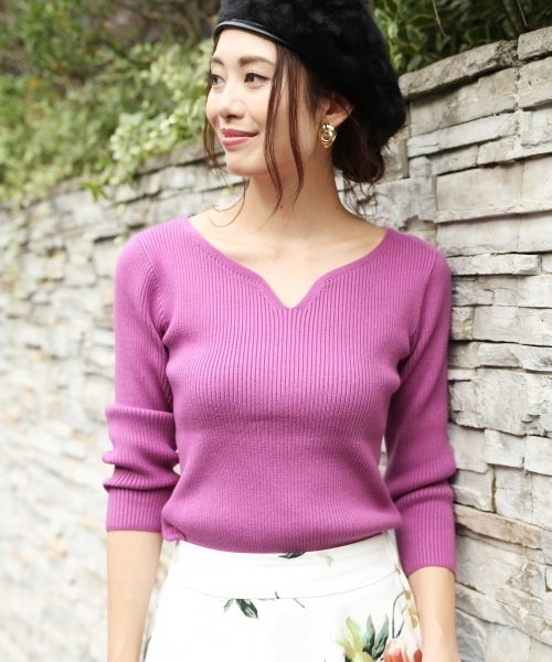 Andemiu(アンデミュウ)の「【WEB限定】ハートネックリブプルオーバー777404(ニット/セーター・レディース・グレー/グリーン/ブラック/パープル/ベージュ・FREE)」の1枚目の写真