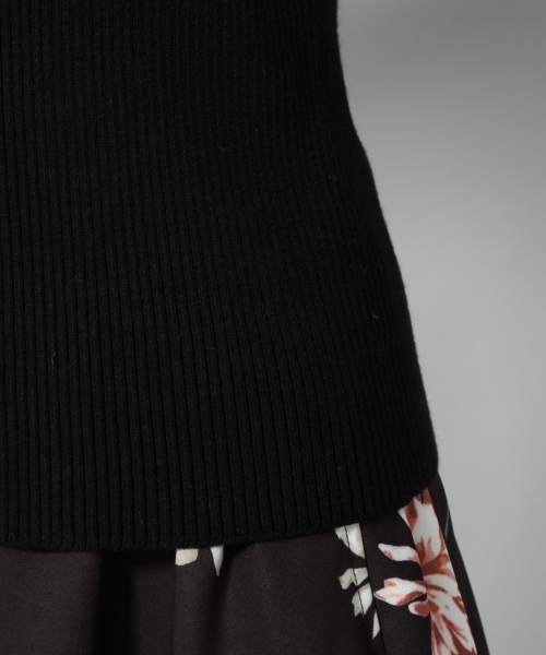 Andemiu(アンデミュウ)の「【WEB限定】ハートネックリブプルオーバー777404(ニット/セーター・レディース・グレー/グリーン/ブラック/パープル/ベージュ・FREE)」の17枚目の写真