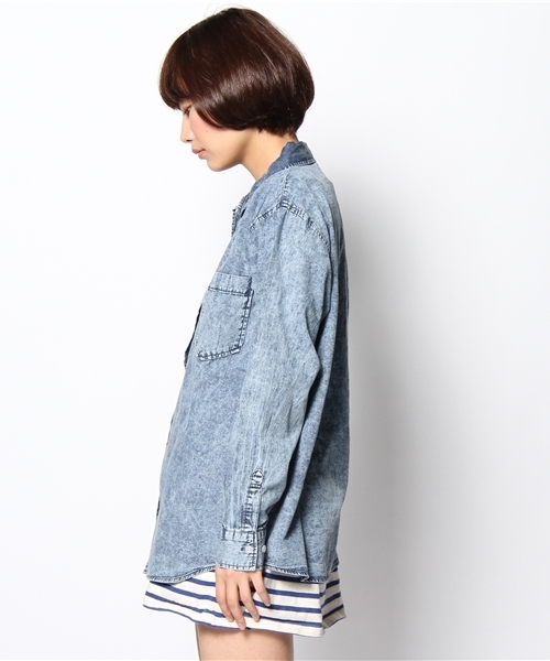 WEGO(ウィゴー)の「WEGO/BIGデニムシャツ(シャツ/ブラウス・レディース・ダークインディゴブルー・FREE)」の3枚目の写真