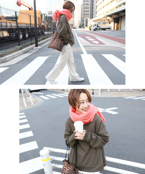 coca（coca）（コカ）の「裏起毛サイドスリットスウェットトップス（スウェット・レディース・ブラック/グレー/アイボリー/チャコール/ブラウン・ONE SIZE）」の11枚目の写真