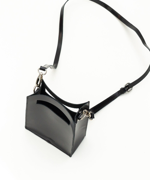 ADAM PATEK（アダムパテック）の「ADAM PATEK/【CAMAS】patent leather mini pouch shoulder（ショルダーバッグ・レディース・ブラック・FREE）」の2枚目の写真