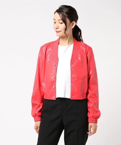 Guess�i�Q�X�j�́uCHASCA FAUX-LEATHER BOMBER JACKET�i���̑��A�E�^�[�j�v�b���b�h