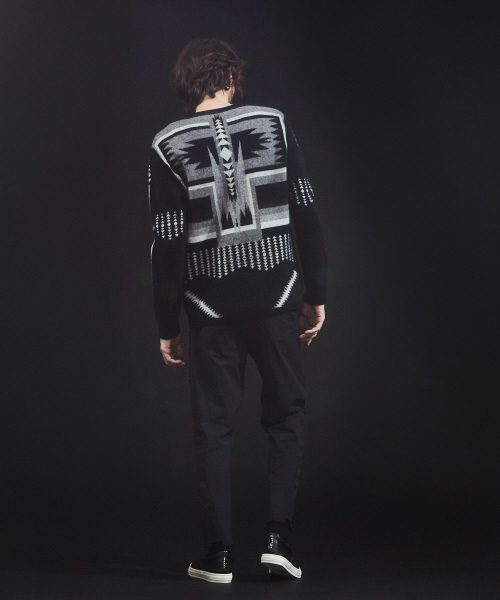 5351 POUR LES HOMMES(ゴーサンゴーイチプールオム)の「ネイティブグラデーションジャガードニット(ニット/セーター・メンズ・ブラック・44/46/48/50)」の7枚目の写真