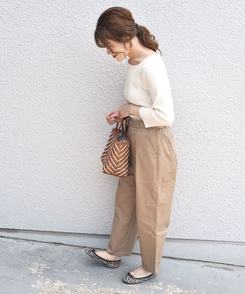 SHIPS Days（シップスデイズ）の「SHIPS Days STANDARD:タックテーパードパンツ◇（その他パンツ・レディース・ブラック/ベージュ/オリーブ・S～Ｍ/M～Ｌ）」の8枚目の写真