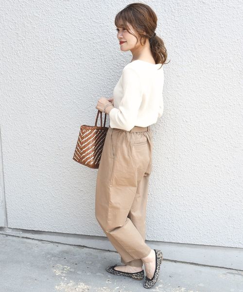 SHIPS Days（シップスデイズ）の「SHIPS Days STANDARD:タックテーパードパンツ◇（その他パンツ・レディース・ブラック/ベージュ/オリーブ・S～Ｍ/M～Ｌ）」の9枚目の写真