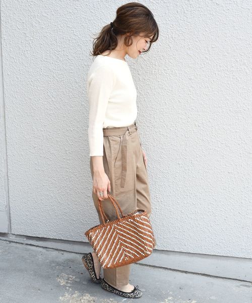 SHIPS Days（シップスデイズ）の「SHIPS Days STANDARD:タックテーパードパンツ◇（その他パンツ・レディース・ブラック/ベージュ/オリーブ・S～Ｍ/M～Ｌ）」の10枚目の写真