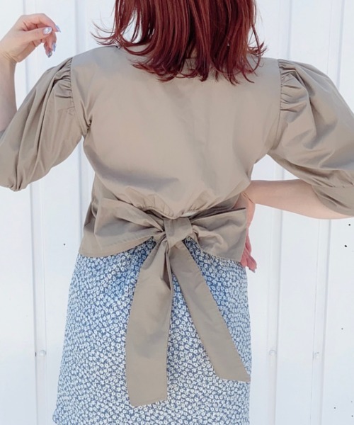 archives(アルシーヴ)の「バックリボンボリューム袖ブラウス(シャツ/ブラウス・レディース・オフホワイト/ベージュ/グリーン・MEDIUM)」の2枚目の写真