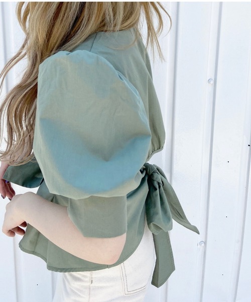 archives(アルシーヴ)の「バックリボンボリューム袖ブラウス(シャツ/ブラウス・レディース・オフホワイト/ベージュ/グリーン・MEDIUM)」の10枚目の写真