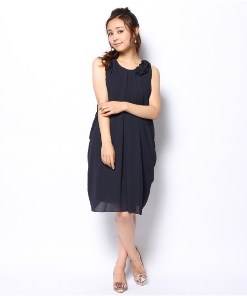 URBAN RESEARCH（アーバンリサーチ）の「UR COUTURE MAISON ショルダーフラワーワンピース（ドレス・レディース・ピンク/ブルー/ネイビー・38）」の7枚目の写真