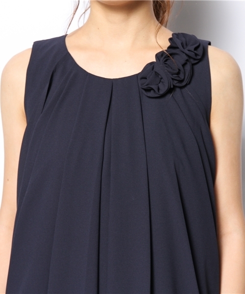 URBAN RESEARCH（アーバンリサーチ）の「UR COUTURE MAISON ショルダーフラワーワンピース（ドレス・レディース・ピンク/ブルー/ネイビー・38）」の8枚目の写真