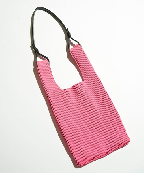 LASTFRAME（ラストフレーム）の「【LASTFRAME(ラストフレーム)】レザーストラップ付2トーンマーケットバッグ　L320001-1（ショルダーバッグ・レディース・レッド/ピンク/グリーン・FREE）」の14枚目の写真