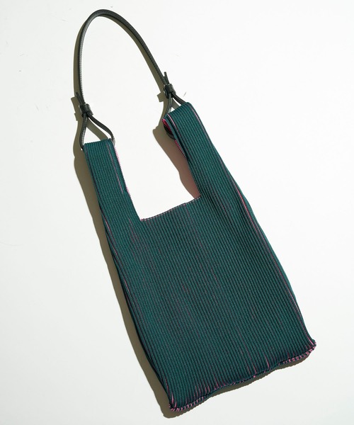 LASTFRAME（ラストフレーム）の「【LASTFRAME(ラストフレーム)】レザーストラップ付2トーンマーケットバッグ　L320001-1（ショルダーバッグ・レディース・レッド/ピンク/グリーン・FREE）」の6枚目の写真