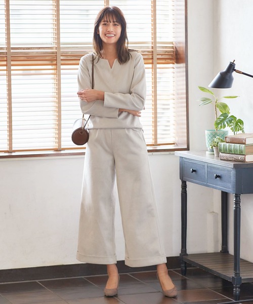 KOBE LETTUCE（コウベレタス）の「フェイクスエードセットアップ（セットアップ・レディース・ライトグレー/モスグリーン・FREE）」の2枚目の写真